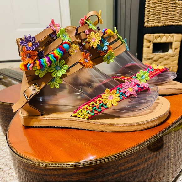 💐Frisky Colorful Floral Zip Back Ankle Thong Sandals! - Picture 5 of 10